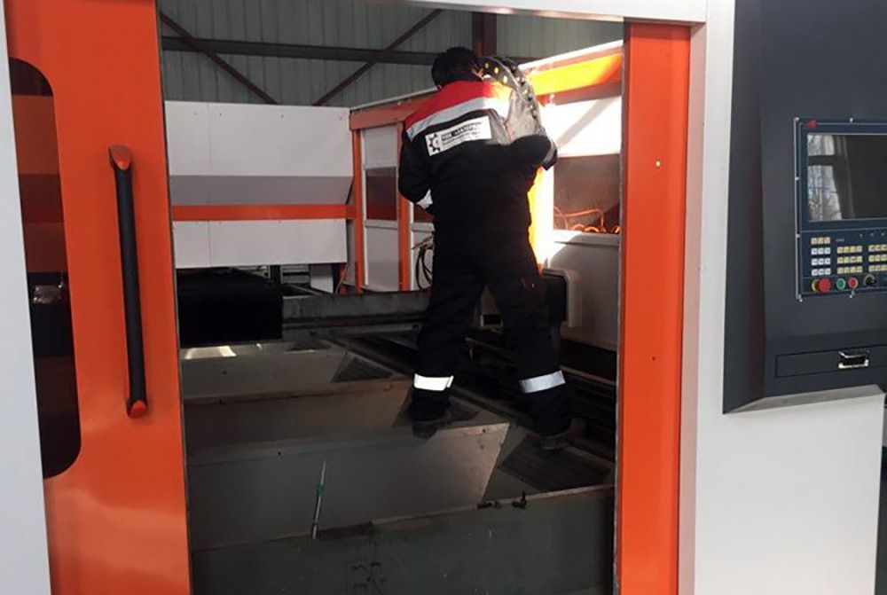 Станок для лазерной резки металла BR-LC 3015 3000W с труборезом